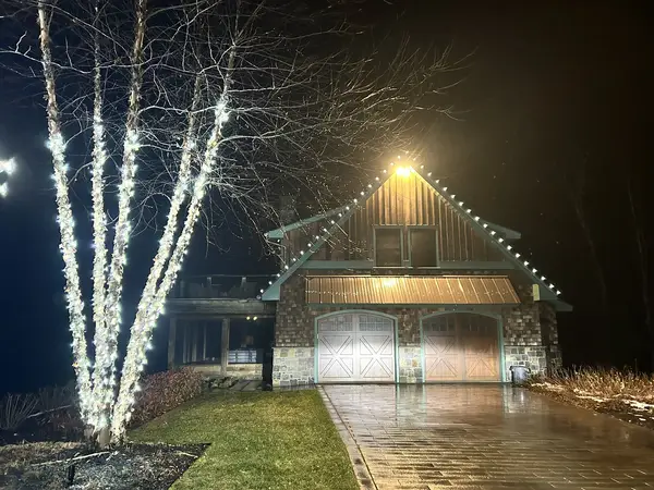 C9 roofline outline on a home in Carroll, NH