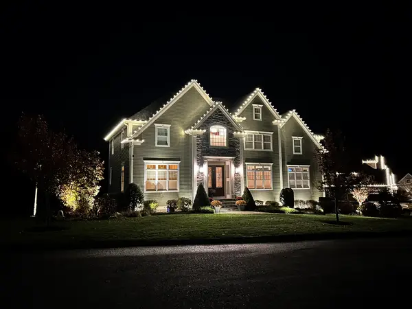 C9 roofline outline on a home in Middleton, MA
