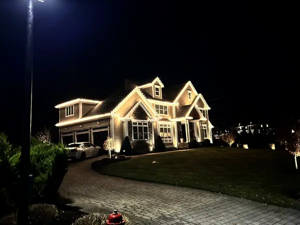 C9 roofline outline on a home in Middleton, MA