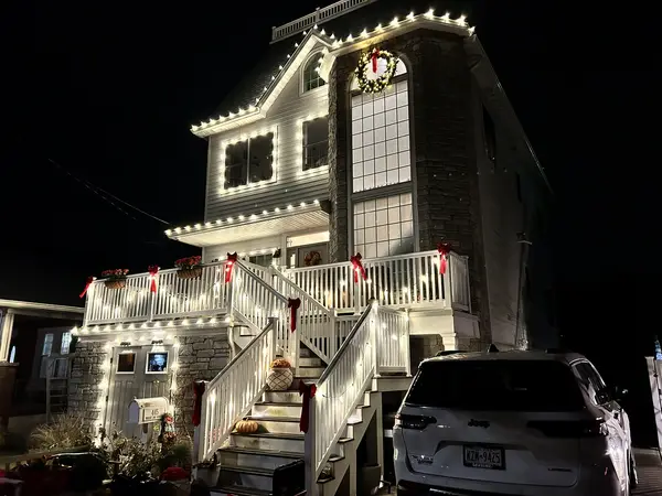 C9 roofline outline on a home in New York, NY