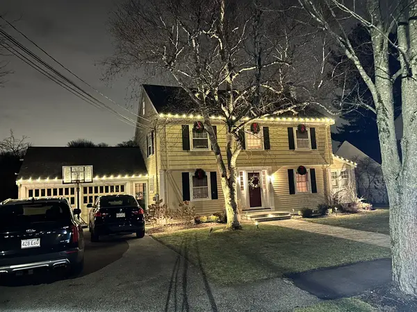 C9 roofline outline on a home in Newton, MA