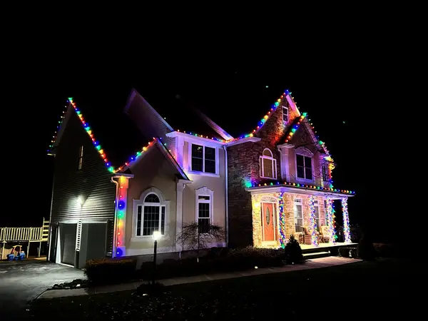 C9 roofline outline on a home in Town of Fishkill, NY