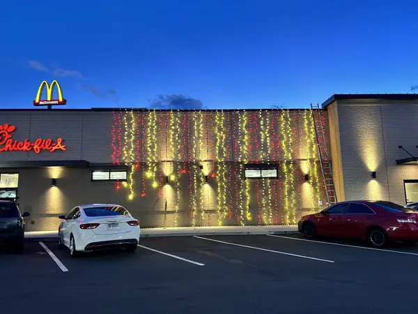 Commercial holiday lighting installed by the Holiday Lights Decor network
