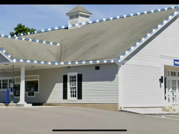 Commercial holiday lighting installed by the Holiday Lights Decor network