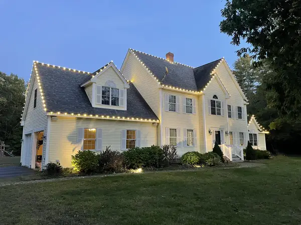 Residential Christmas light installation by the Holiday Lights Decor network