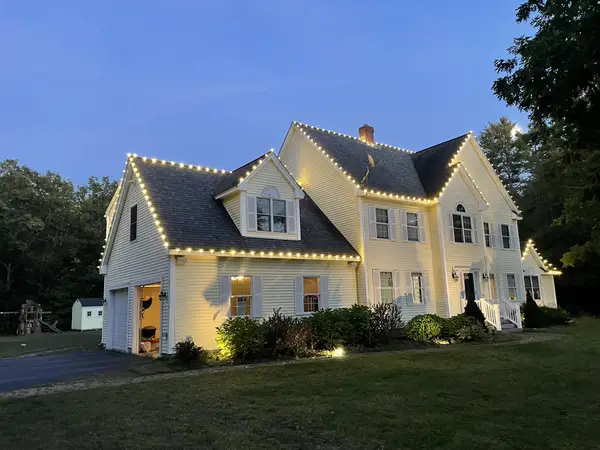 Residential Christmas light installation by the Holiday Lights Decor network