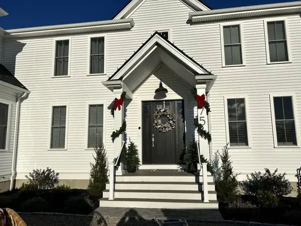 Commercial grade wreath and garland work by the Holiday Lights Decor network